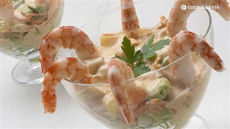 Cóctel de gambas con salsa rosa, servido en copa