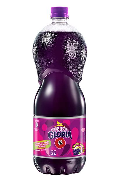 Botella de Chicha Morada Gloria con etiquetas que resaltan sus ingredientes naturales