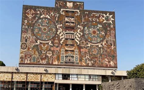 Representación histórica de un mercado o cocina colonial