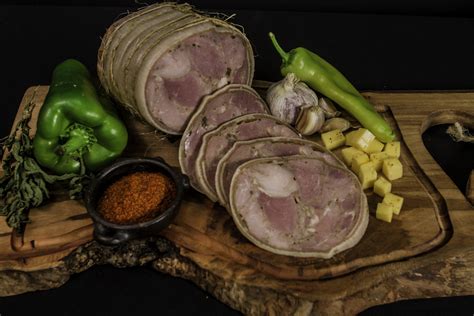 Esquema de los ingredientes principales del arrollado huaso