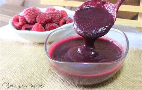 Salsa de frutos rojos casera para postres