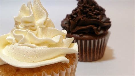esquema visual que muestra las diferencias de textura entre bizcocho de vainilla, chocolate y mármol