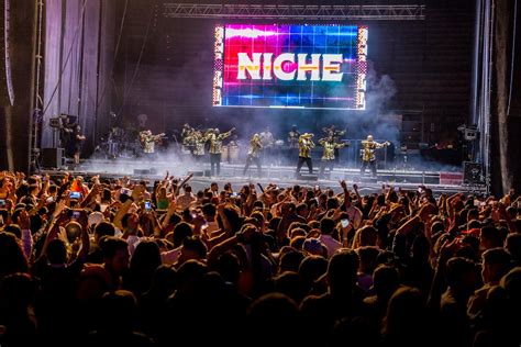 Fotografía del Grupo Niche en una presentación.