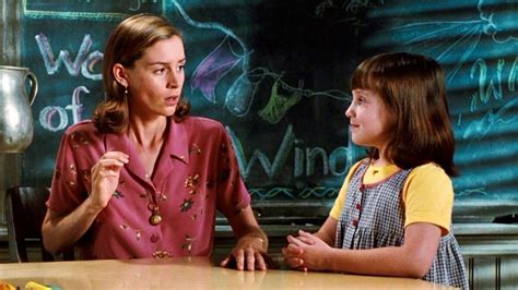 Foto familiar de Txaber con Nora y Matilda en la cocina