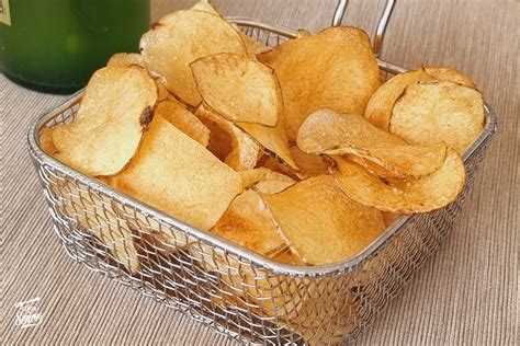 Imagen de chips de patata caseras hechas en microondas
