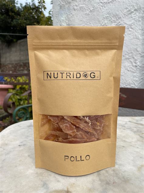 Imagen de trozos de pollo deshidratado listos para consumir