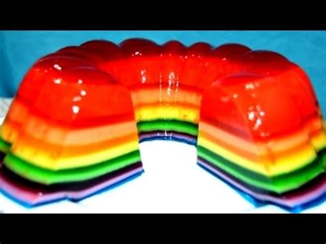 Foto de huevos de gelatina en capas de colores