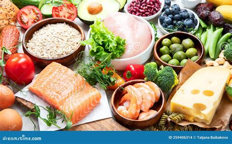 Variedad de alimentos blandos y cocidos aptos para dieta