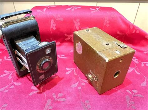 Comparativa visual de cámaras fotográficas antiguas y la Kodak Brownie.