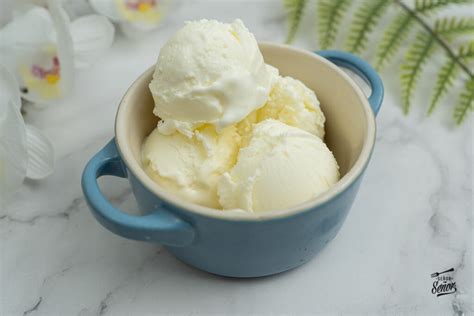 Temático de helado de yogur en un entorno comercial, con diversas combinaciones