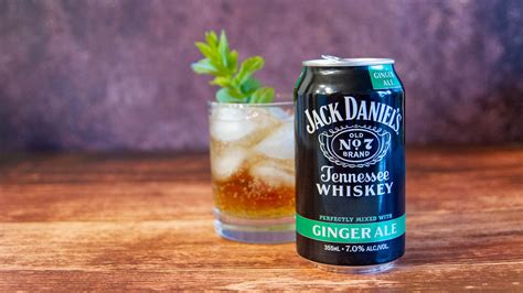 Vaso con Jack Daniel's Fire y ginger ale