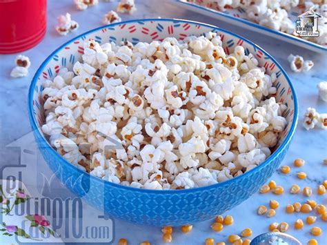 Imagen de un bowl grande con palomitas de maíz bañadas en caramelo dorado y brillante.