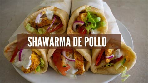 Fotografía de un surtido de shawarmas con diferentes ingredientes y salsas