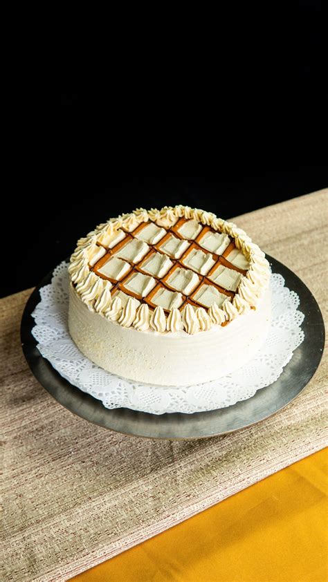 imagen de una torta rellena con manjar repostero