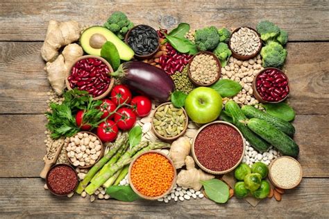 Infografía mostrando la combinación ideal de frutas, verduras, semillas y base líquida para un batido equilibrado