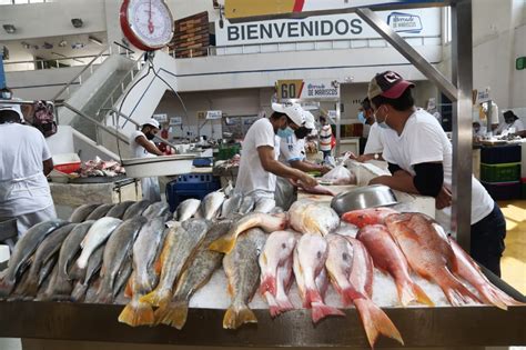 Mercado de mariscos en un mercado tradicional