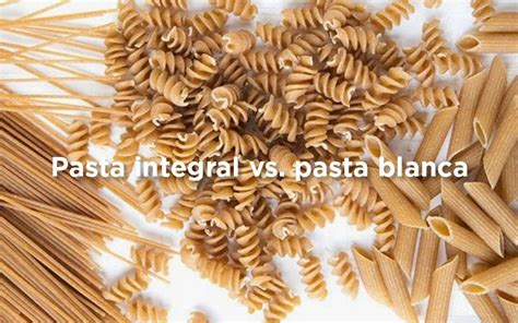 infografía comparativa de nutrientes entre pasta integral y pasta blanca