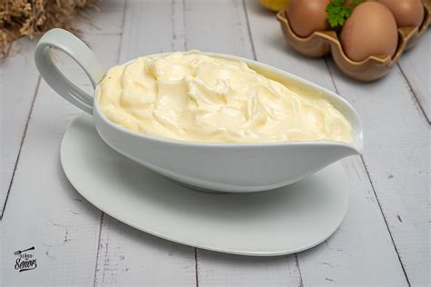 Foto de mayonesa casera en un bol