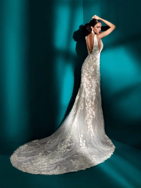 Vestido de novia de encaje en color marfil