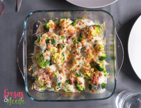Fuente para horno con brócoli gratinado y queso dorado
