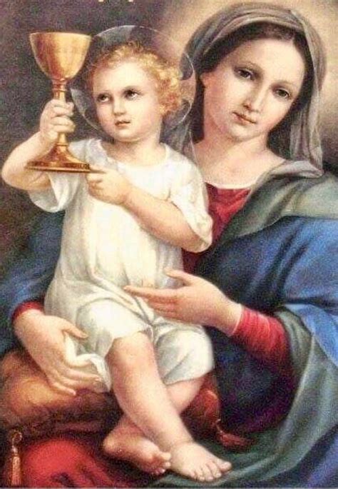 Representación de la Virgen María con el Niño Jesús en brazos, simbolizando su manto de protección.