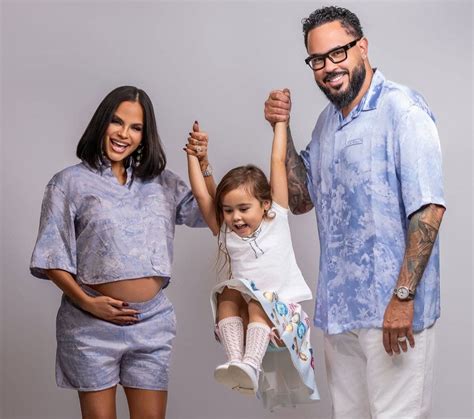 Raphy Pina con su familia y Natti Natasha durante el proceso judicial
