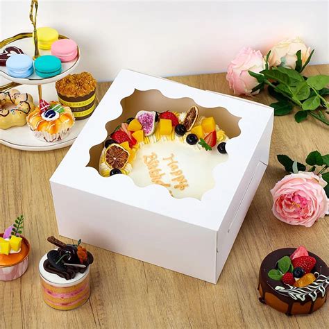 Fotografía de una variedad de cajas de pastelería y dulces personalizadas