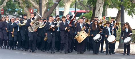 Esquema técnico detallando la formación de la banda en el álbum Gulp! con la lista de músicos y sus respectivos instrumentos.