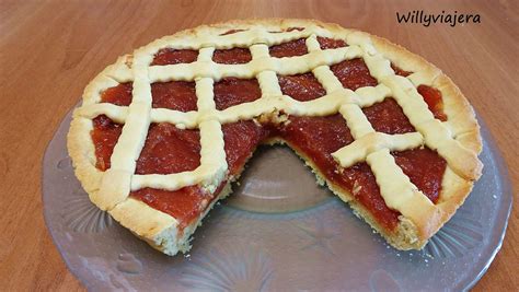 Crostata de membrillo recién horneada
