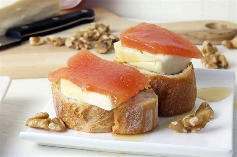 Rebanada de cake de dulce de membrillo con queso mascarpone
