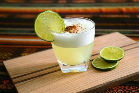 Fotografía de un Pisco Sour clásico