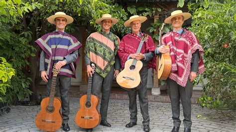 Fotografía antigua del conjunto Los Huasos Quincheros en sus inicios.