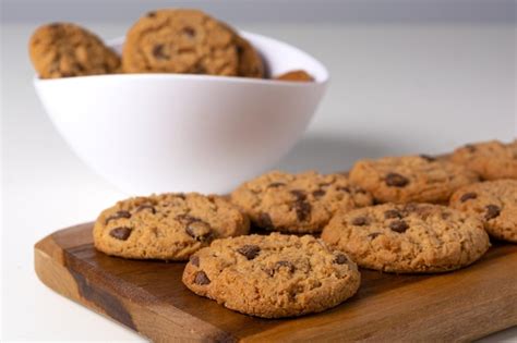Galletas rellenas caseras recién horneadas con manjar blanco