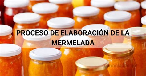 Proceso de cocción de la mermelada de damasco en una olla, aplastando la fruta