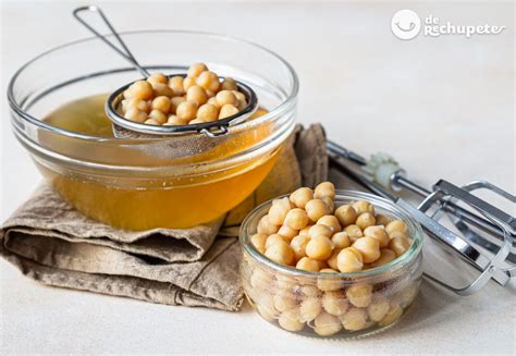 infografía que muestra el líquido de cocción de los garbanzos (aquafaba) y sus usos potenciales en cocina vegana.
