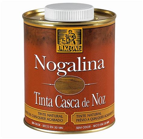 Microscopio mostrando la estructura molecular de la nogalina en la cáscara de nuez