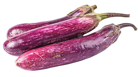 Berenjenas frescas y vibrantes, mostrando su piel morada brillante.
