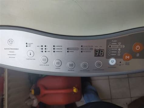 Imagen detallada del panel de control Soft Touch de la estufa Mademsa.