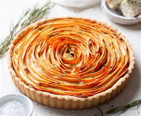 Tarta de camote dulce recién horneada