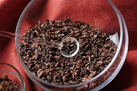 Foto de diferentes postres elaborados con cascarilla de cacao (muffins, galletas, bebidas)
