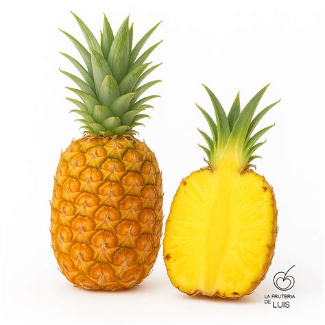 Fruta de piña fresca y cortada.