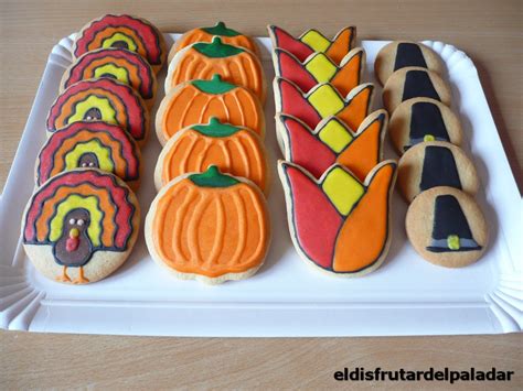 Set de galletas de Acción de Gracias decoradas con pavo, calabaza, sombrero y tulipán