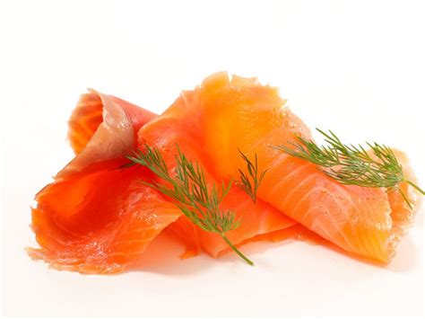 Recortes de salmón frescos listos para ser utilizados en la cocina