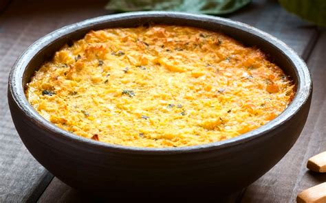 ilustracion de un pastel de choclo recien horneado