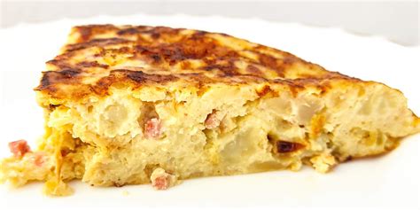 Tortilla de coliflor y queso con el queso fundido