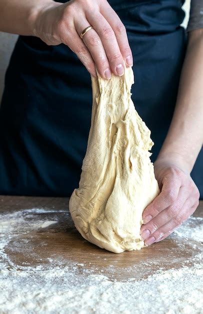 Imagen de masa de chaparritas amasada, suave y elástica