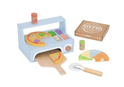 Niños construyendo un horno de juguete para sus pizzas