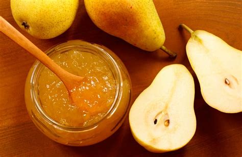 infografía con los ingredientes principales para la mermelada de pera