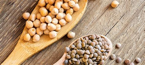 Infografía nutricional: Comparativa de nutrientes principales en lentejas, garbanzos y alubias.