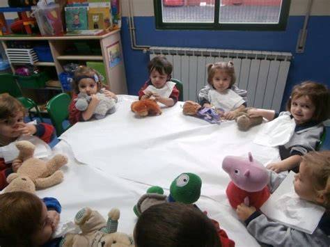Esquema de criterios clave para evaluar un centro de larga estadía (ELEAM) o casa de reposo: infraestructura, personal médico, programas de estimulación y seguridad.